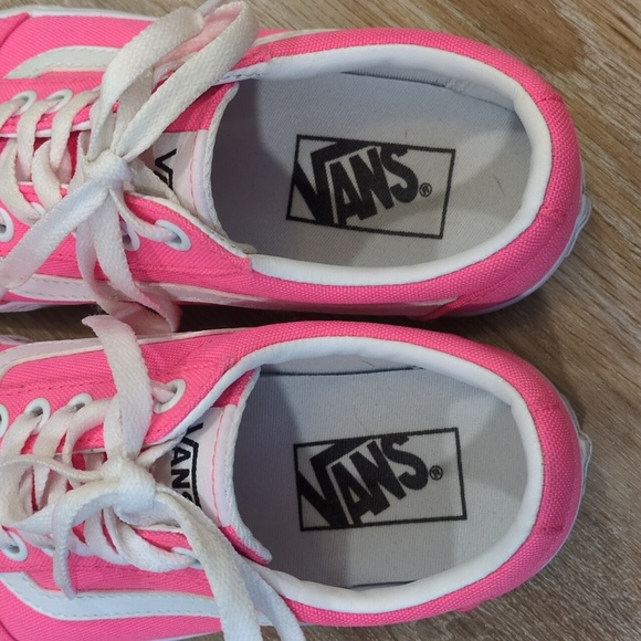 🩷Vans Women's Bright Pink Sneakers size 6.5 🩷LIKE NEW!!!!!!!!🩷 - Picture 5 of 9